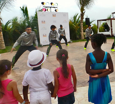 Generations Riveria Maya - Live entertainment at the Kids Pool
